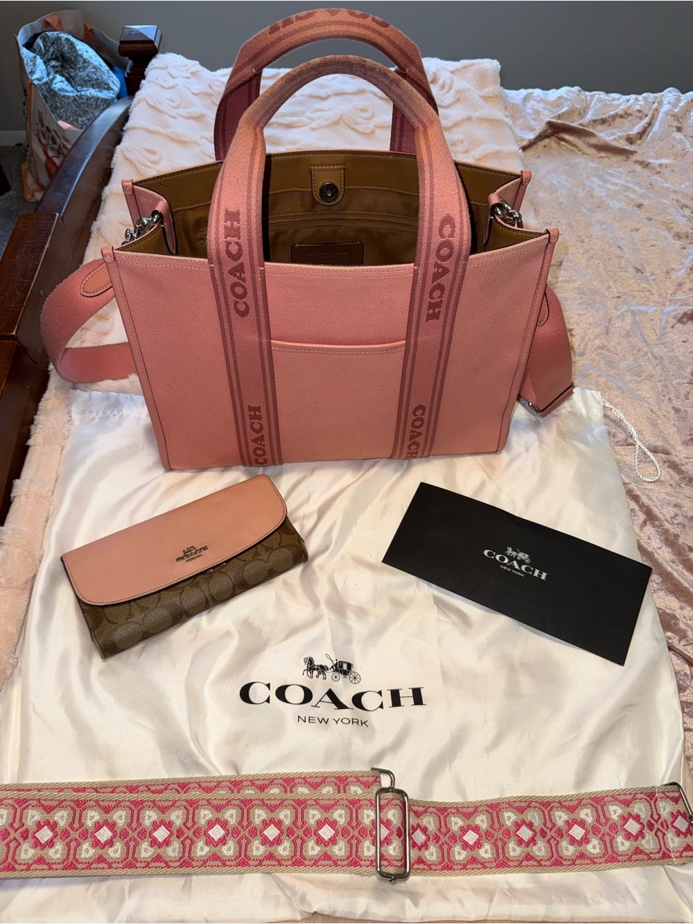 👛Coach Smith Pink Canvas Tote w/Logo Strap. FREE matching wallet & extra strap